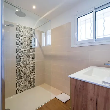 דירה Skyview - Central, Cocooning Avec Terrasse Et Parking אנטיב