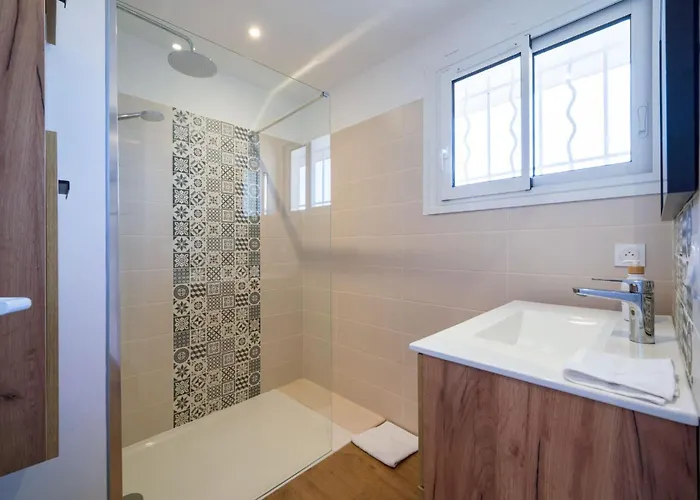 דירה Skyview - Central, Cocooning Avec Terrasse Et Parking אנטיב